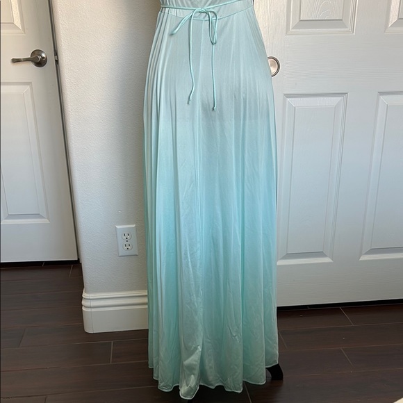 Elegant Lace Trim Vintage Nightgown - Light Blue - Picture 3 of 7